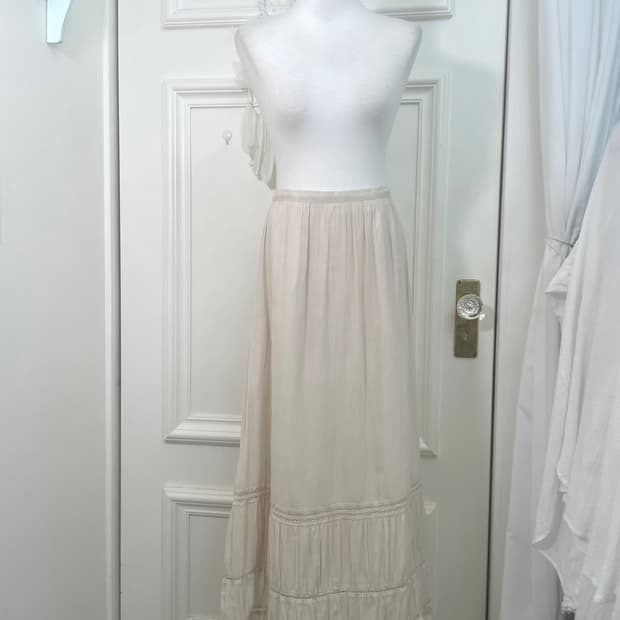 beige lace trim mori long skirt(size-38)