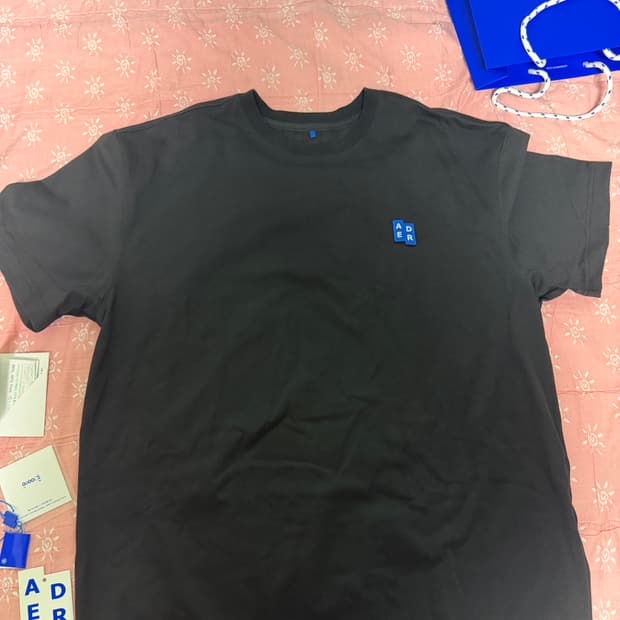 아더에러 시그니피건트 TRS/BL 태그 티셔츠01 M사이즈 새상품판매
