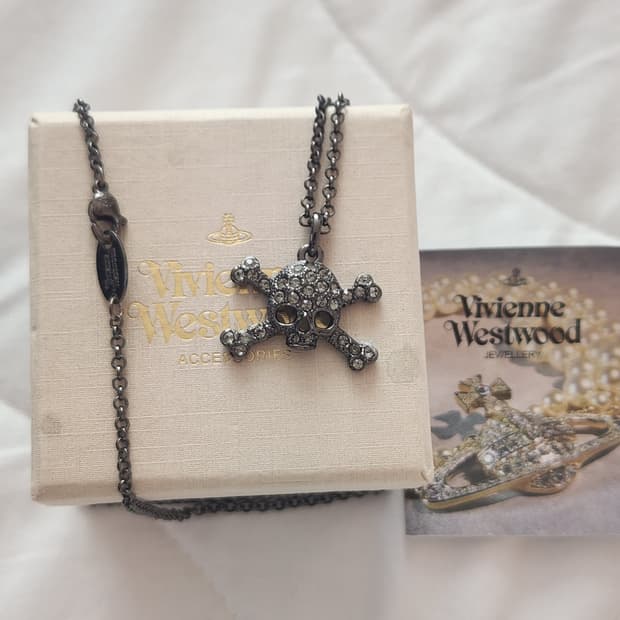 비비안웨스트우드 스컬 orb 목걸이