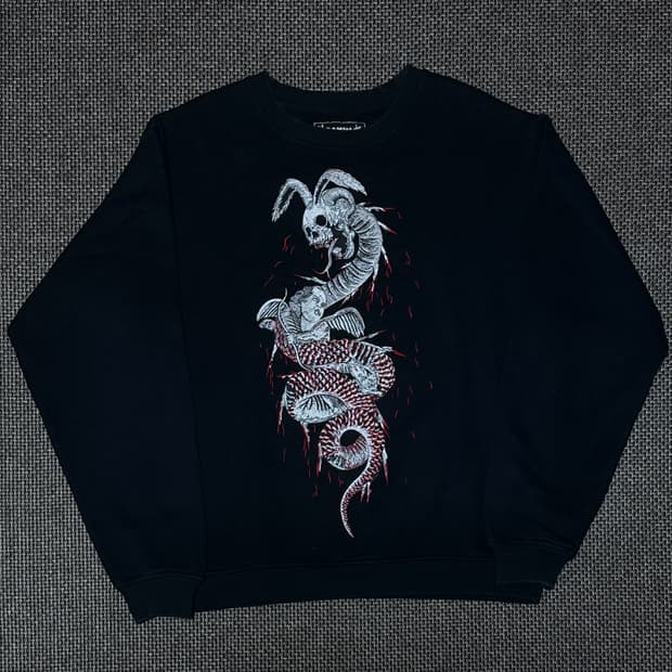 Praying Rabbit 서브컬쳐 자수 맨투맨