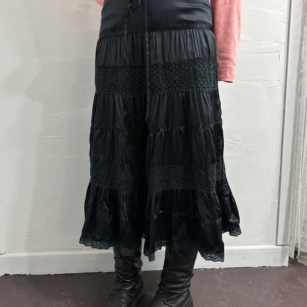 gracia lace detail glossy skirt