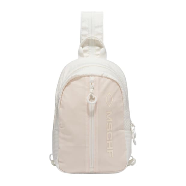 미스치프 슬링백팩 크림 가방