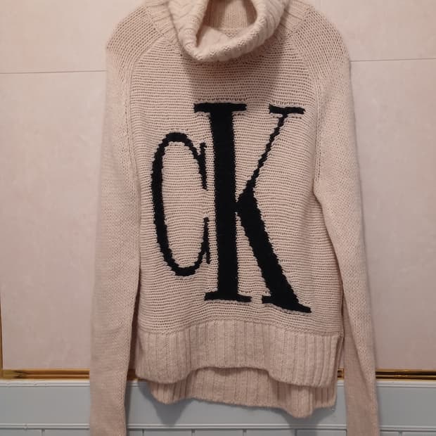 캘빈클라인 정품 여성 터틀넥 모직 니트 XS 사이즈