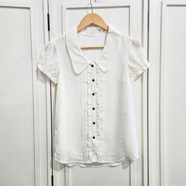 잉그니(INGNI) 빅카라 프릴 블라우스