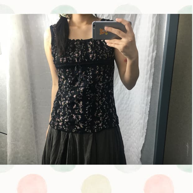 블랙 레이스 플라워 슬리브리스