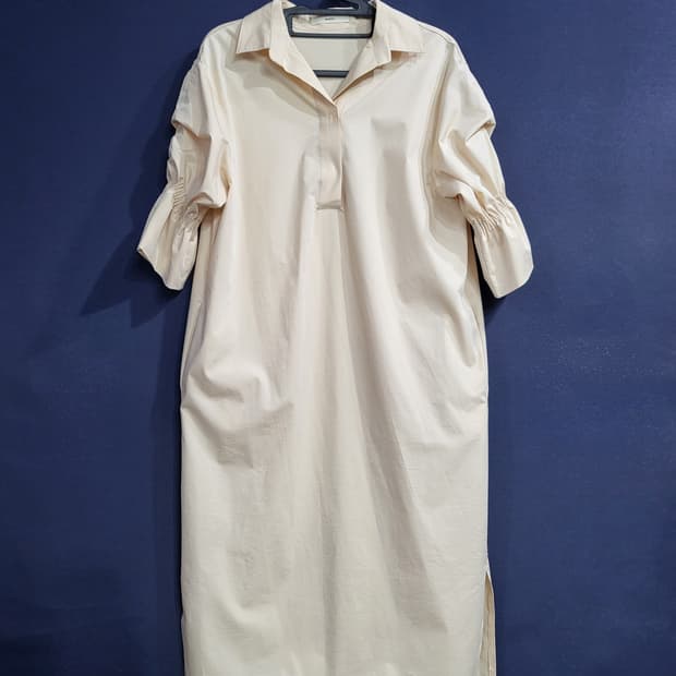 BOWEN 보웬 브이넥 카라 셔링 롱원피스