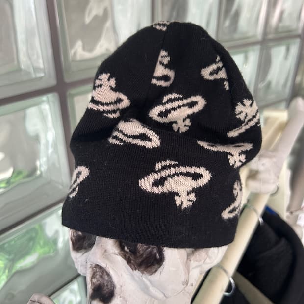 Orb pattern beanie