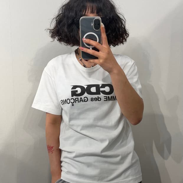 M 꼼데가르송 CDG 로고 반팔 티셔츠 화이트 