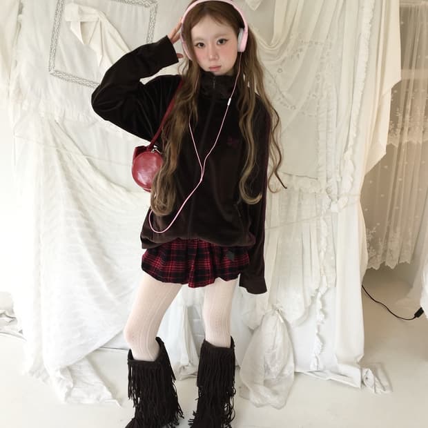 니들스 브라운 벨벳져지