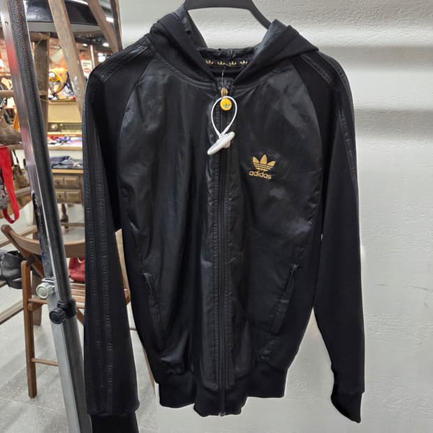 ADIDAS 아디다스 올블랙 골드져지💯