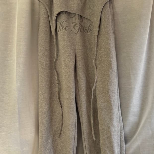 길라아카이브 OVERLAP SCRIPT SWEATPANTS_GREY