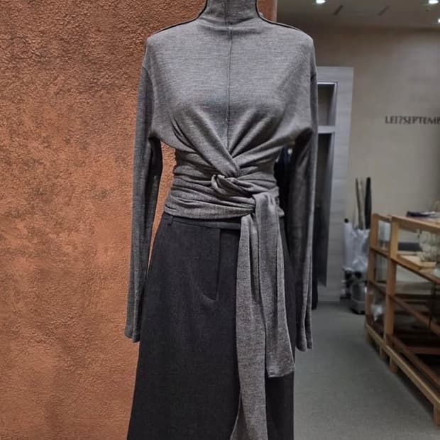 르917 웨이스트 랩 니트탑 챠콜