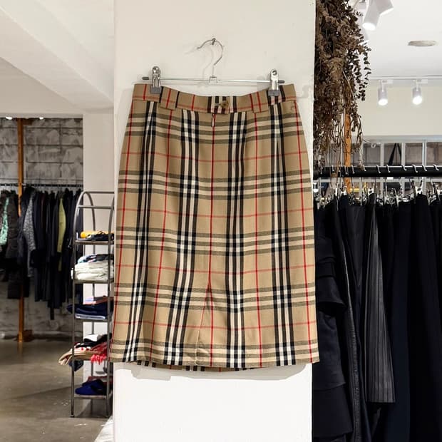 버버리 베이지 노바체크 미디스커트