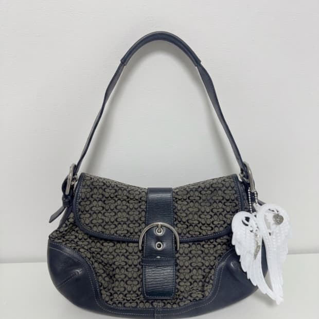 코치 시그니처 버클 레더 호보백 숄더백