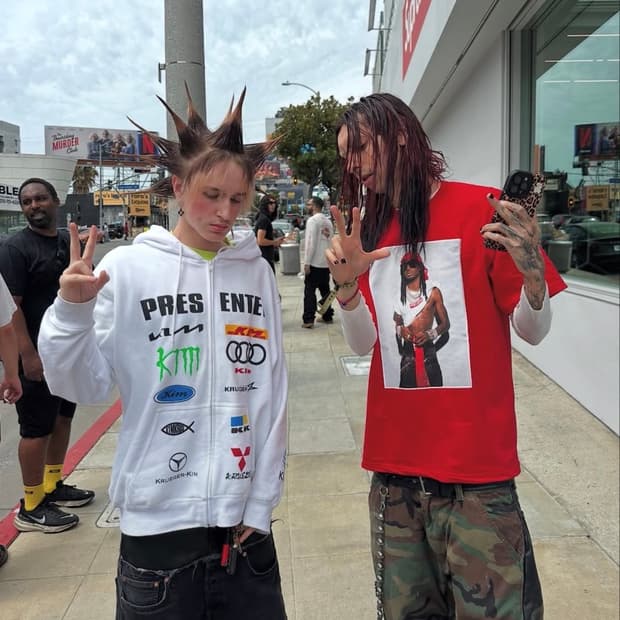 L)슈프림 플레이보이 카티 티셔츠 레드 - 25FW