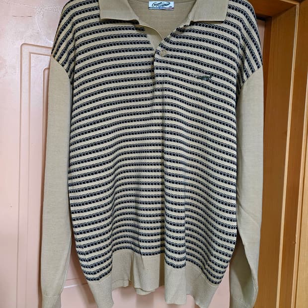 크로커다일 스트라이프 카라 니트 