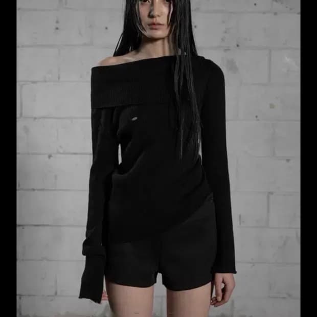 보헤미안서울 보헴서 오픈 카라 언발 니트