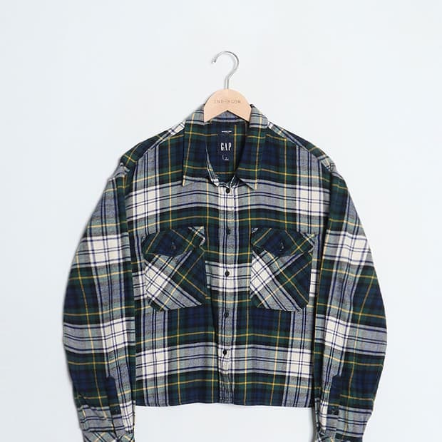 G A P Cropped Shirts
