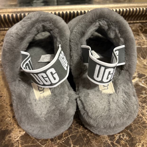 UGG 플러프 예 슬라이드 그레이