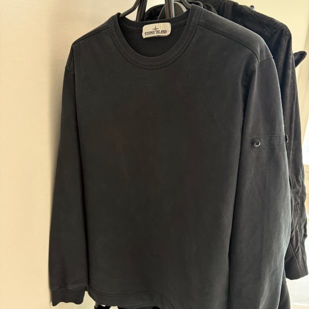 스톤아일랜드 블랙 롱슬리브 맨투맨