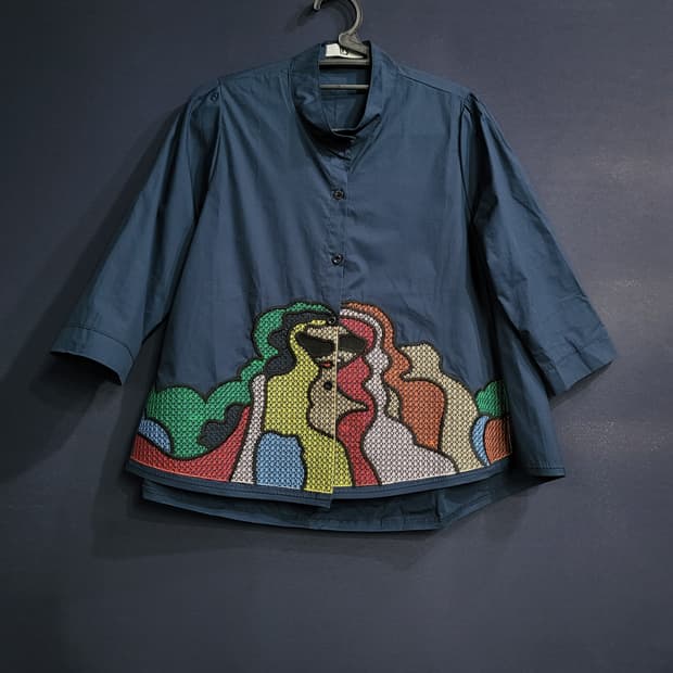 패턴 자수 블라우스(새상품)