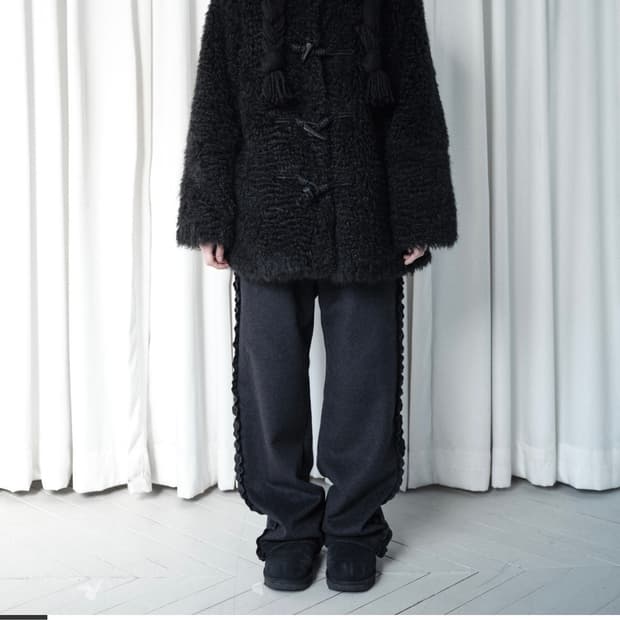 Saengin NIMBUS TOGGLE FUR COAT - BLACK