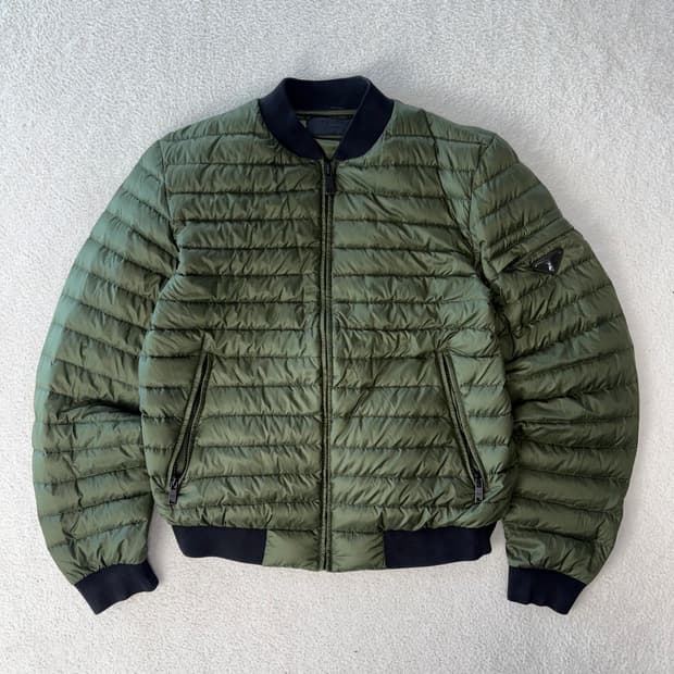 프라다 경량 패딩 자켓  