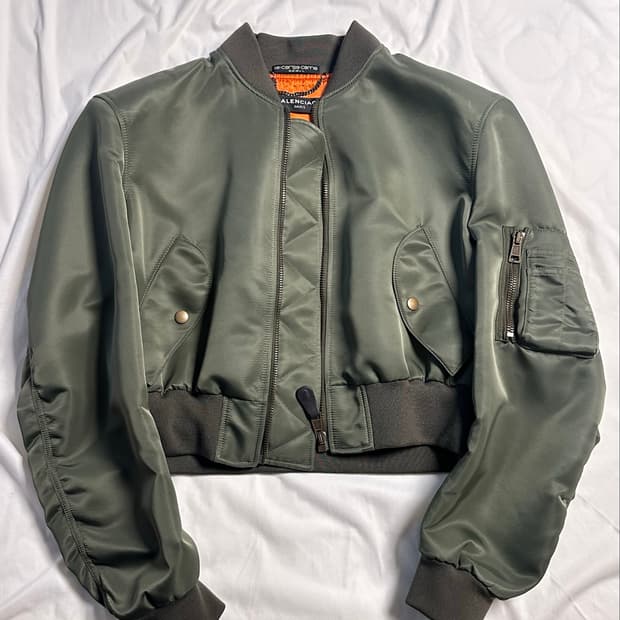 발렌시아가 크롭 봄버 자켓 / balenciaga jacket 