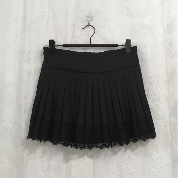 CECIL MCBEE black pleats skirt