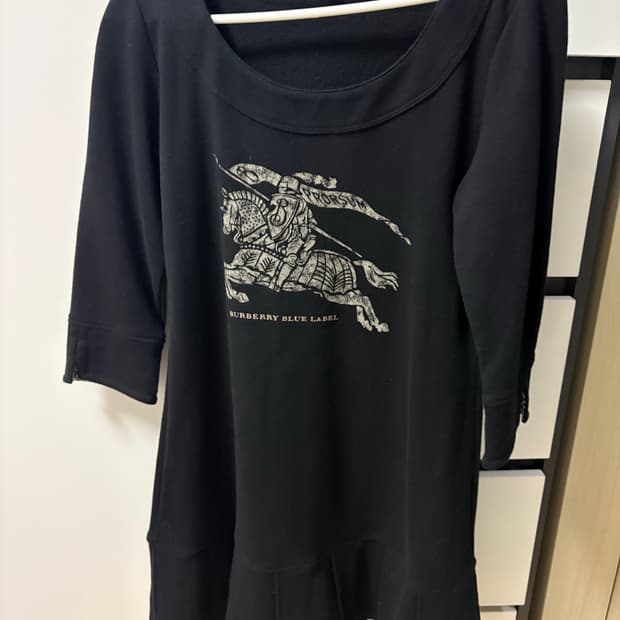 버버리 블랙 7부 원피스. 레이어드 상의