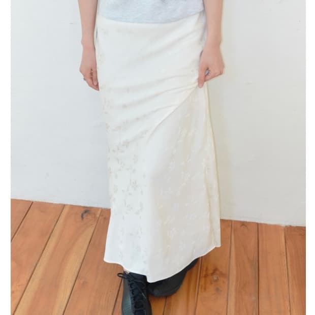 스프링크로커스 플라워 실키 스커트 아이보리