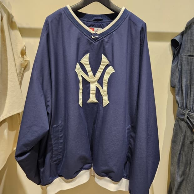 양키즈 나이키 콜라보 빈티지 웜업 바람막이