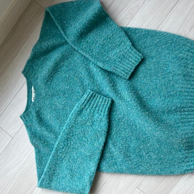 블랭크룸 쉐기독 니트 M 사이즈 판매해요