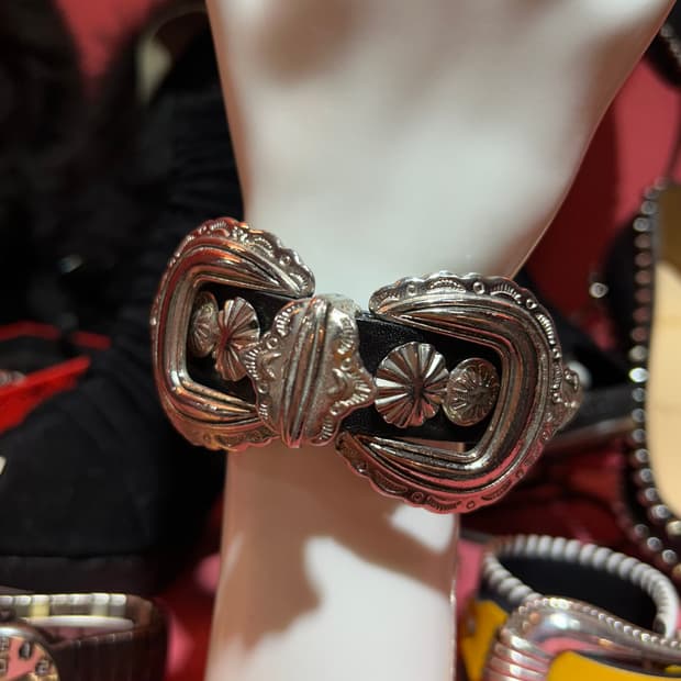 toga pulla bracelet 토가 풀라 버클 디자인 레더 팔찌