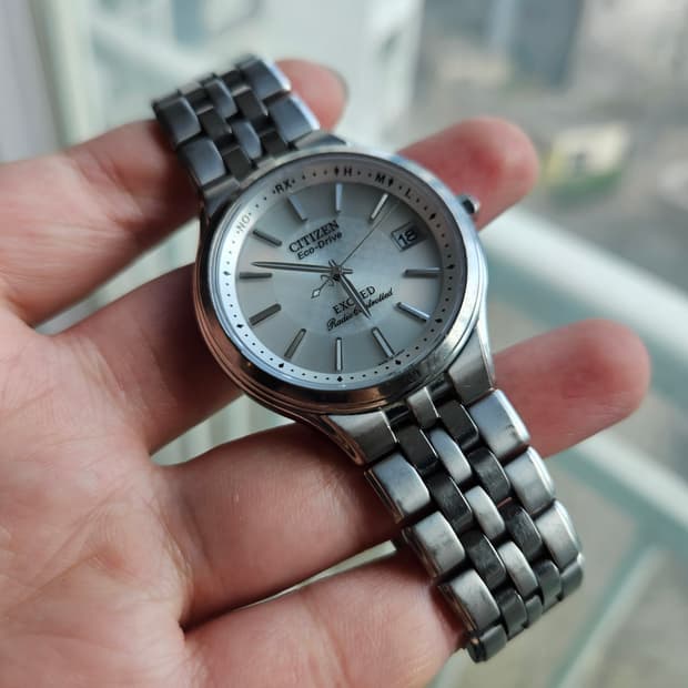 2009s 시티즌 엑시드(EXCEED) 에코 드라이브 전파 티타늄 시계