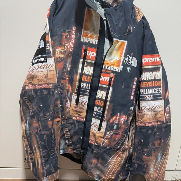 슈프림 노스페이스 타임스퀘어 바람막이 xl