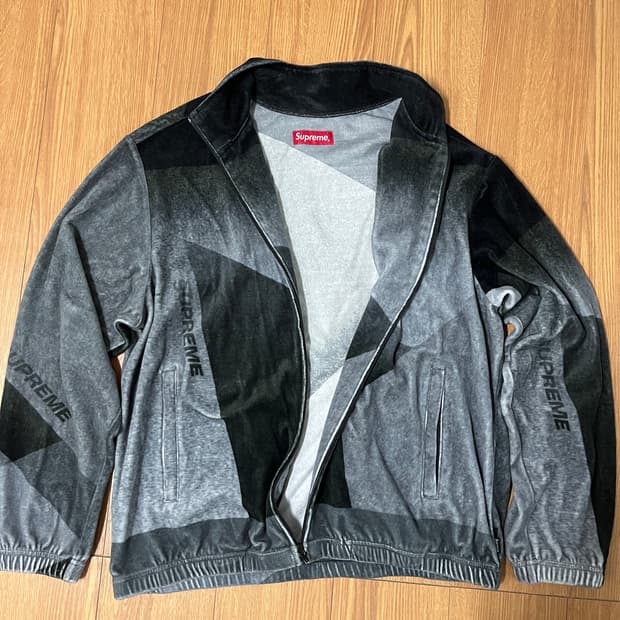 슈프림 지오 벨루어 트랙 자켓23ss제품 팝니다