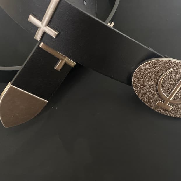 고딕 크로스 버클 레더 벨트 