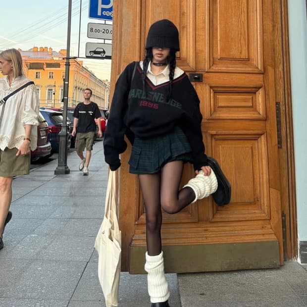 Warden edge 브이넥 니트