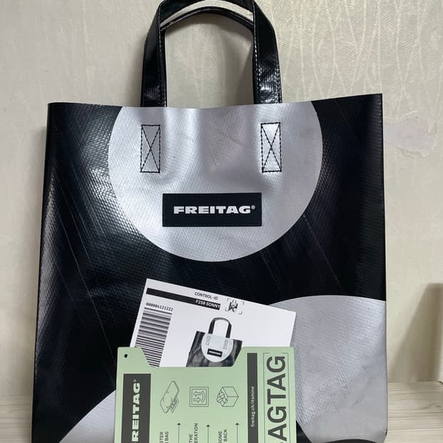 프라이탁 소니 블랙 실버 토트백