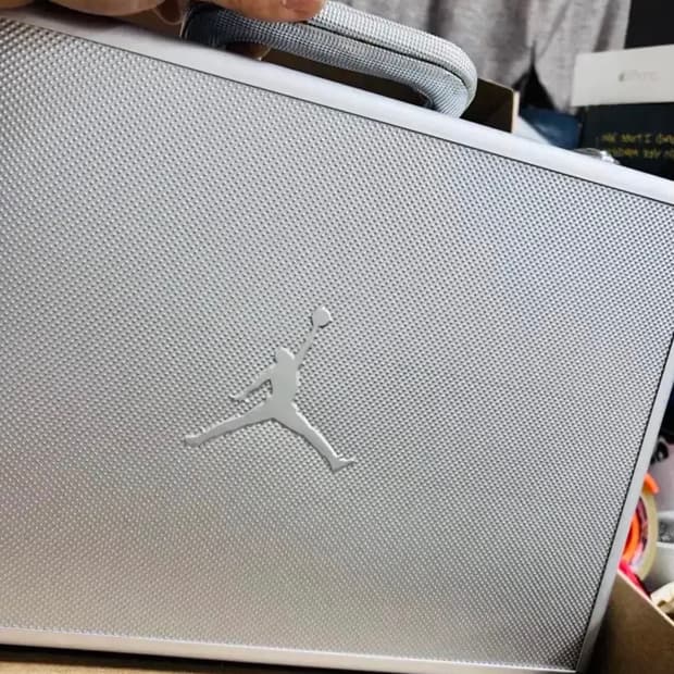 나이키 2001년 철가방