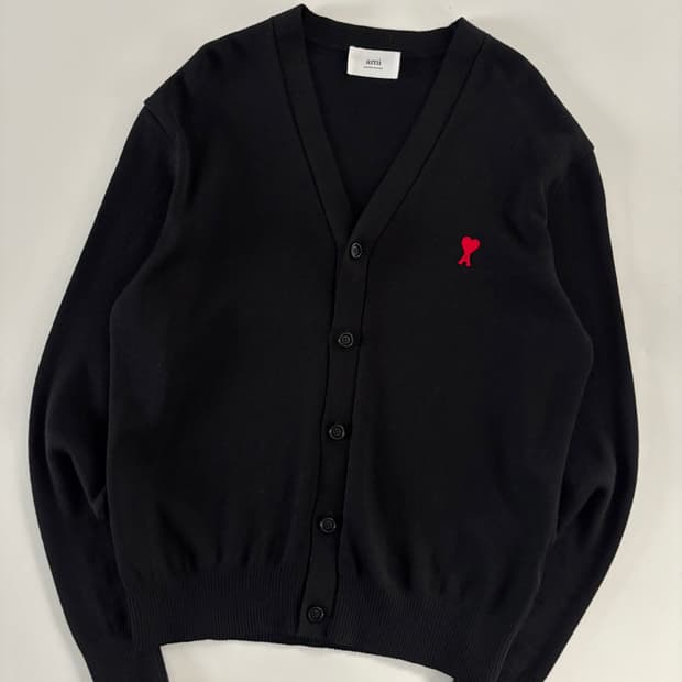 AMI 아미 하트 로고 블랙 브이넥 가디건
