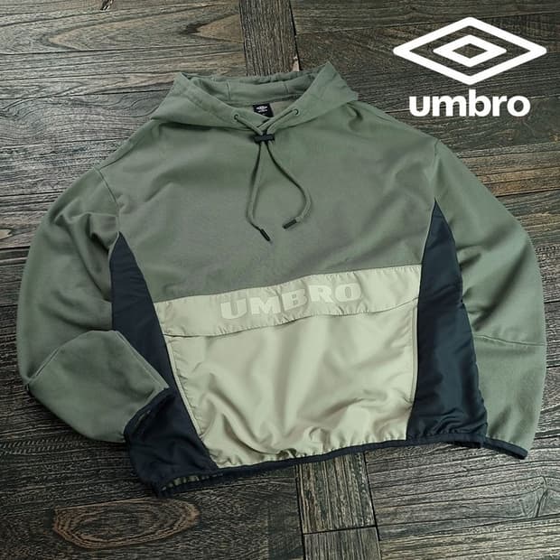 [엄브로] 로고 프린팅 나일론 도킹 오버핏 후드티 M19505