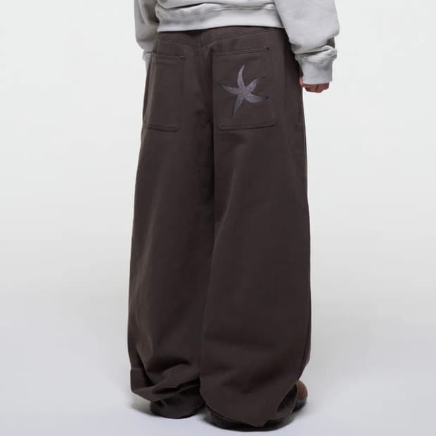 더콜디스트모먼트 치노 브라운