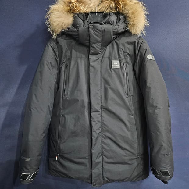 아이더 디펜더 700필 차콜컬러 남성 105 구스다운 패딩 