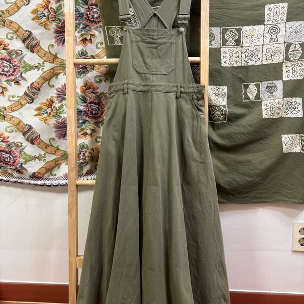 카키 멜빵 원피스 