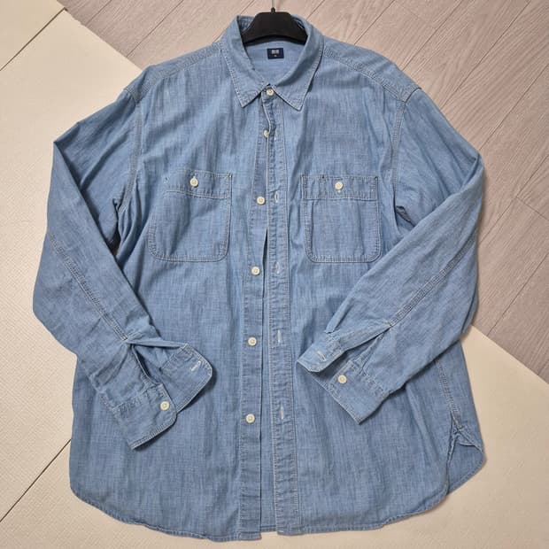 유니클로 샴브레이셔츠 XL 판매합니다.