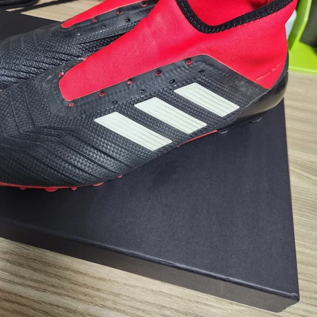 아디다스 축구화 프레데터 
