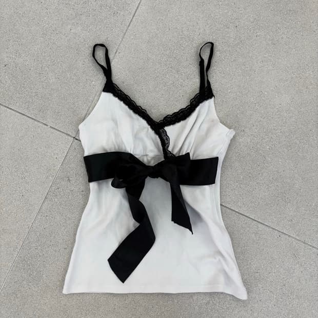 화이트 레이스 리본 슬리브리스