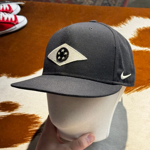 나이키 브라질 레더스트랩 스냅백 블랙 (OS)